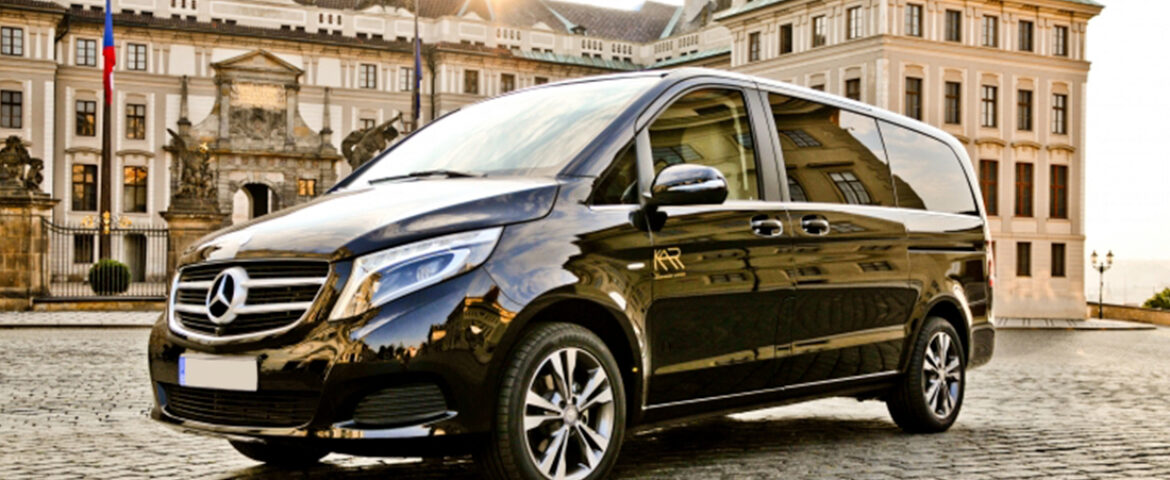 Luxury Chauffeur Transfer from Sydney Airport to The Rocks